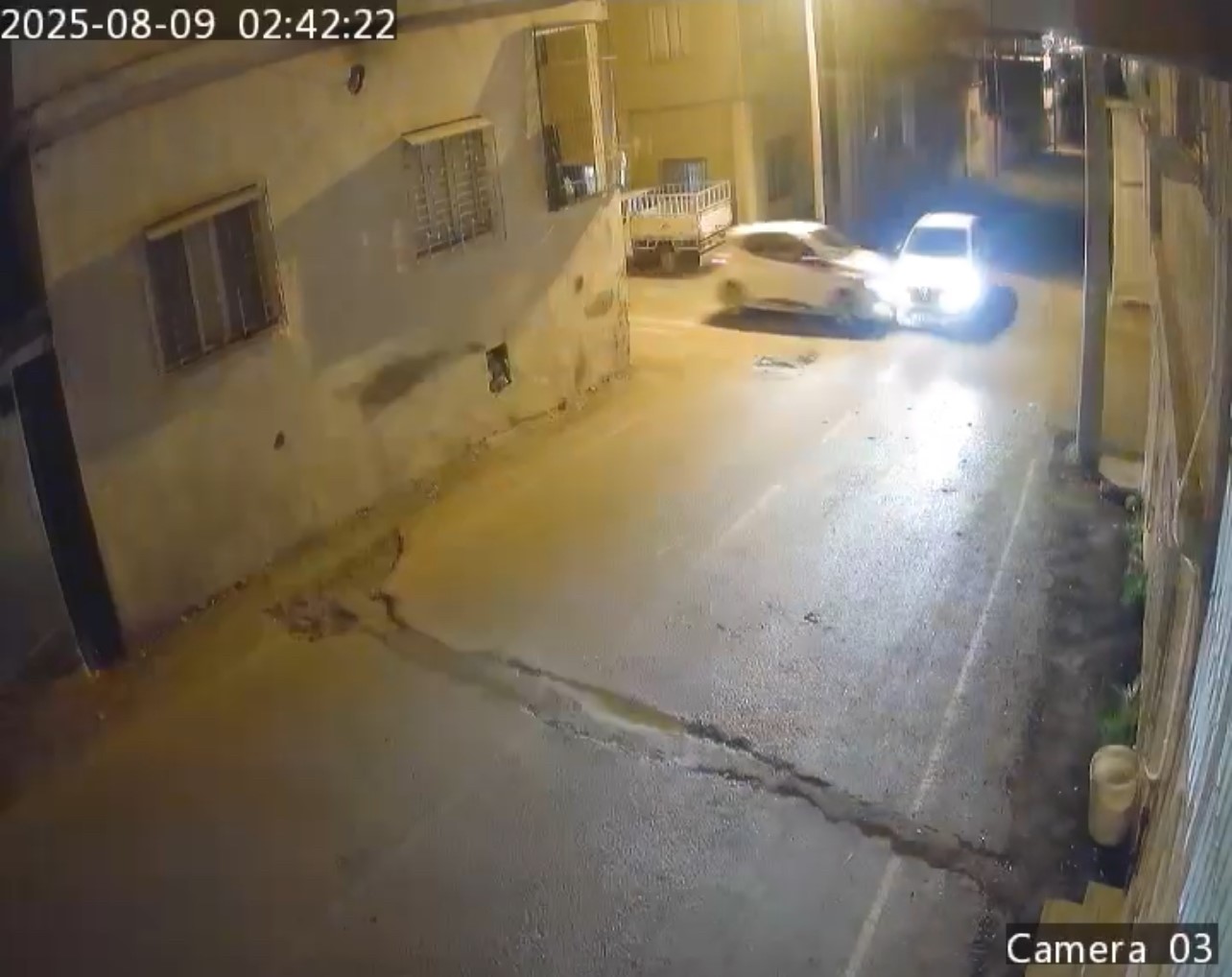 Güvenlik kamerası trafik kazasını kaydetti.