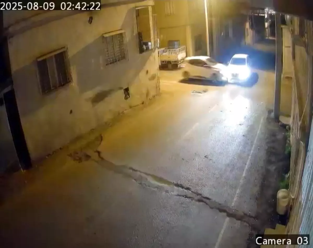 İskenderun'da Kaza: İki Taşıt Çarpıştı.