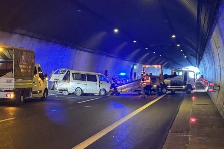 Tüneld lastik yol kazası: Yaralılar mevcut.