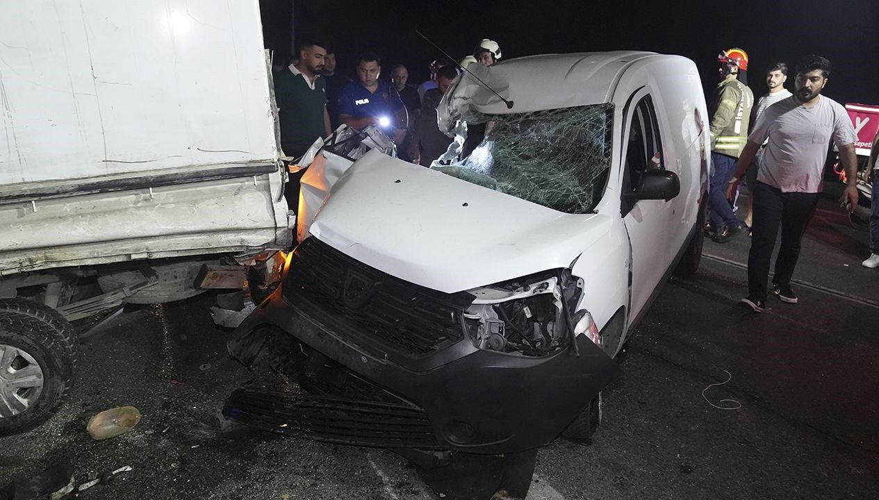 İstanbul'da ciddi kaza: 3 kişi yaralandı.