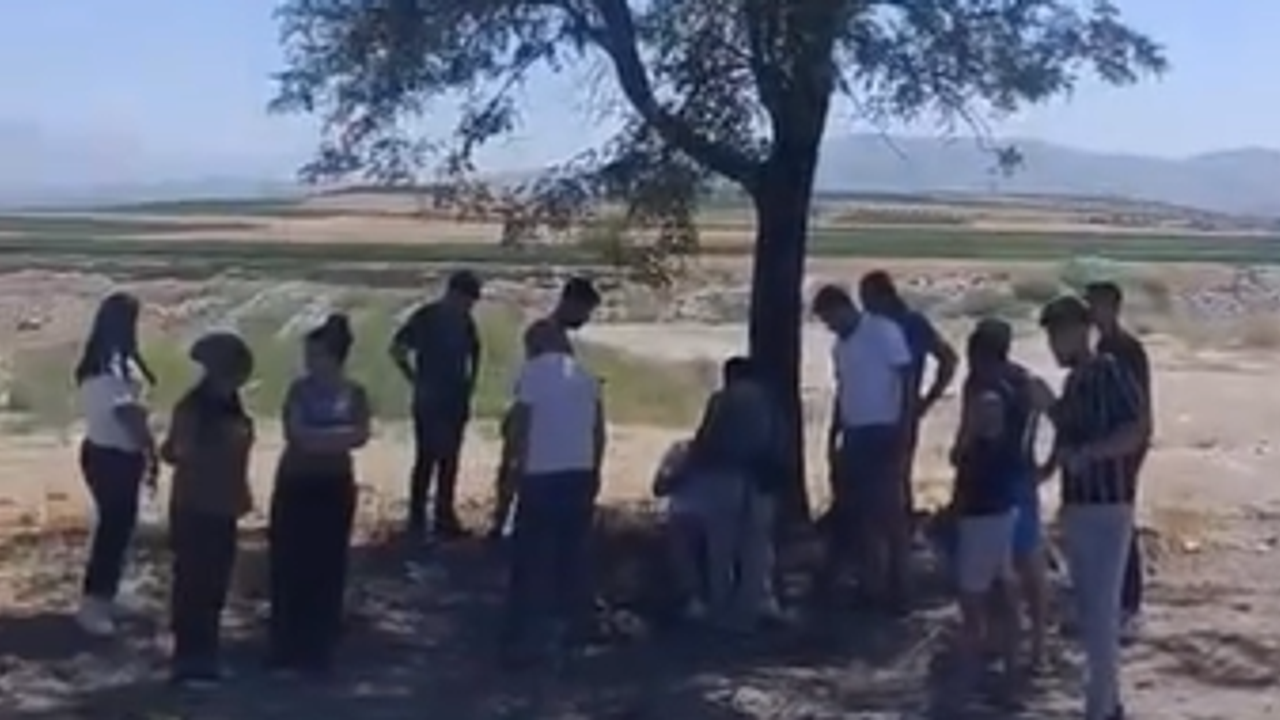 Kaza, Niğde ile Kayseri arasındaki yol üzerinde oldu.