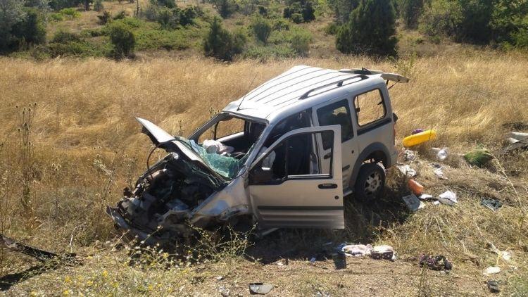 Korkunç kaza! Araç devrildi, 2 kişi hayatını kaybetti, 3 kişi yaralandı.