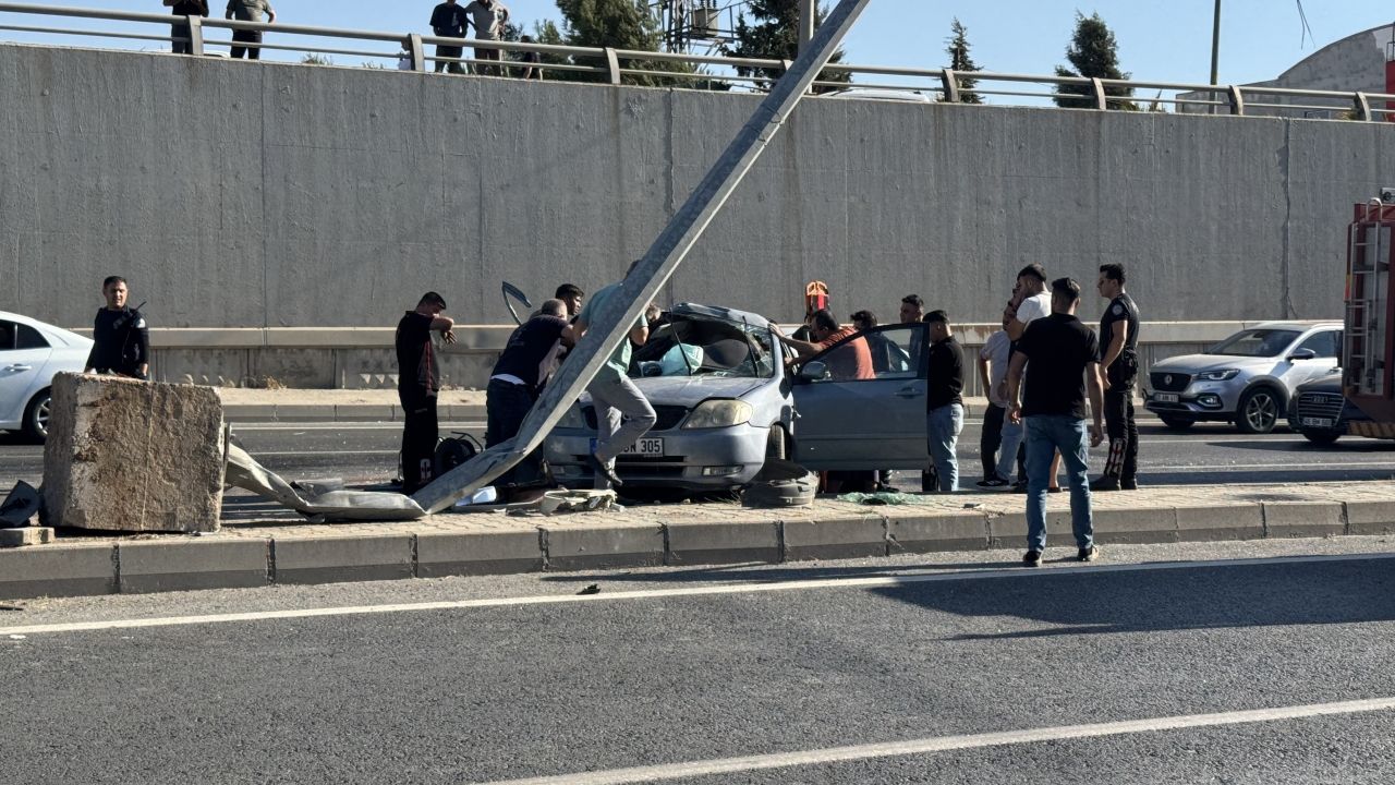 Onikişubat'ta trafik kazasında 3 kişi yaralandı.