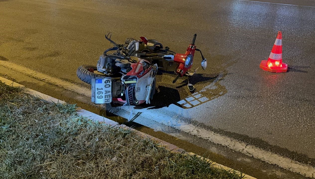 Yaya geçidinde korkunç kaza: Motosiklet sürücüsü ve yolcu hayatını kaybetti