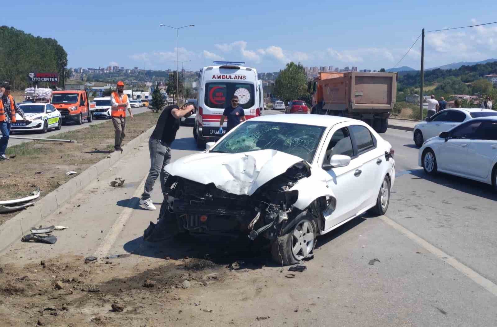 Samsun'da kaza: 3 kişi yaralandı.