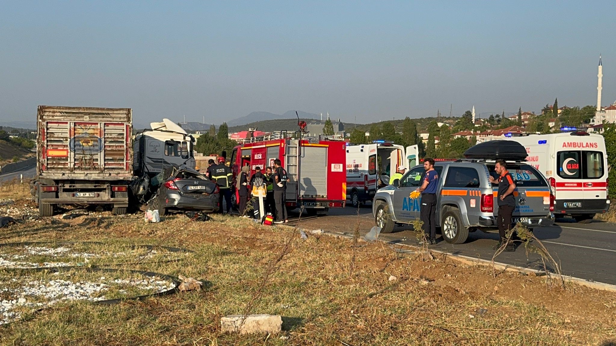 Trafik kazasında bir kişi hayatını kaybetti, üç kişi ise yaralandı. - Son Dakika Haberleri