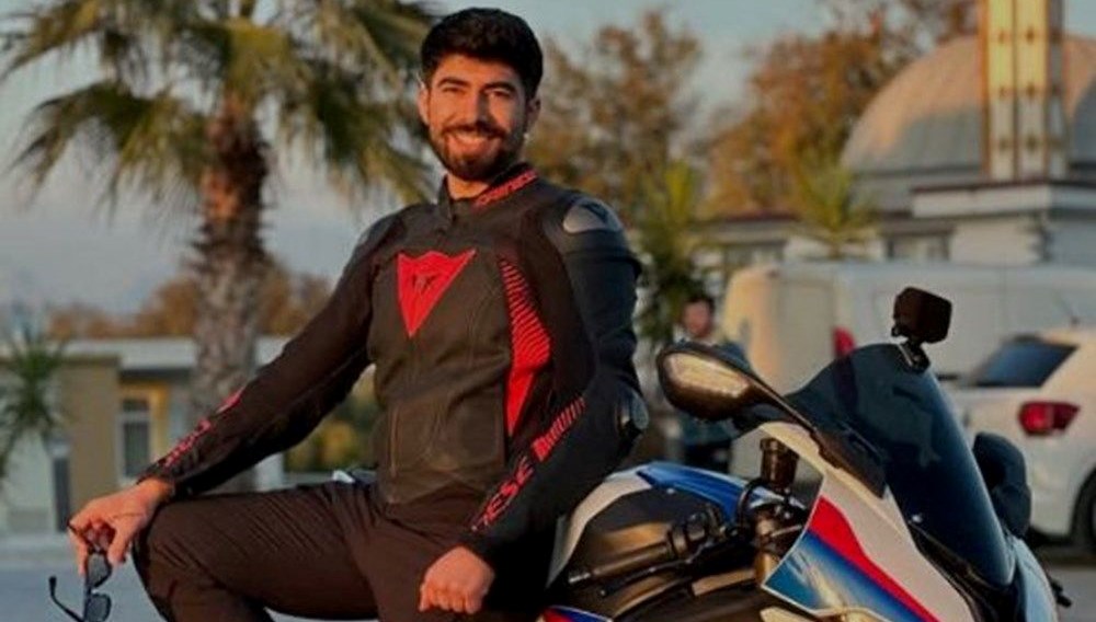 Kameralara yansıyan motosiklet kazasında sosyal medya ünlüsü hayatını kaybetti.