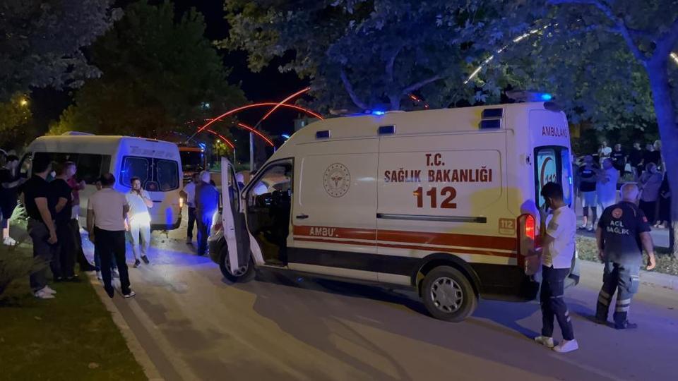 2 çocukla birlikte 4 kişinin yaralandığı zincirleme trafik kazası