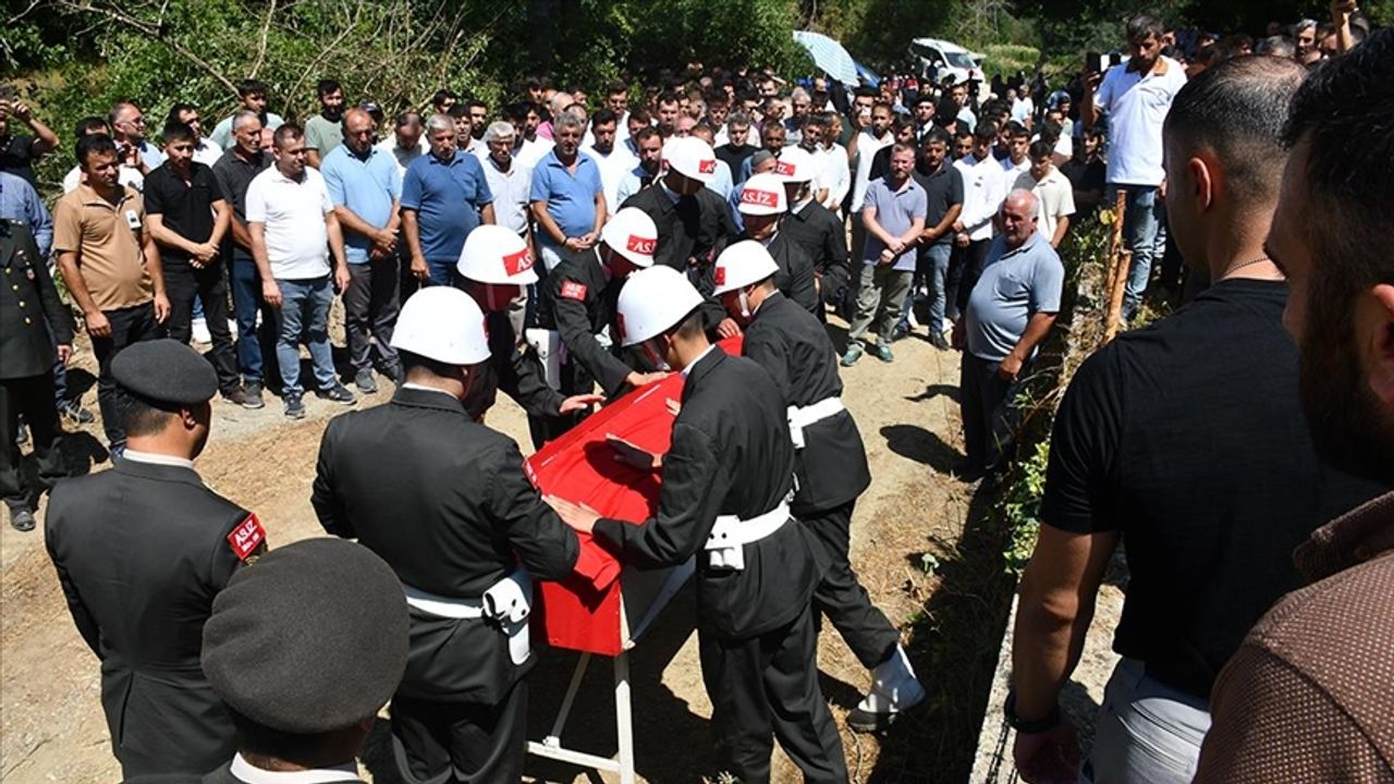 Uzman Çavuş Acımaz Trafik Kazasında Hayatını Kaybetti, Son Kez Uğurlandı.