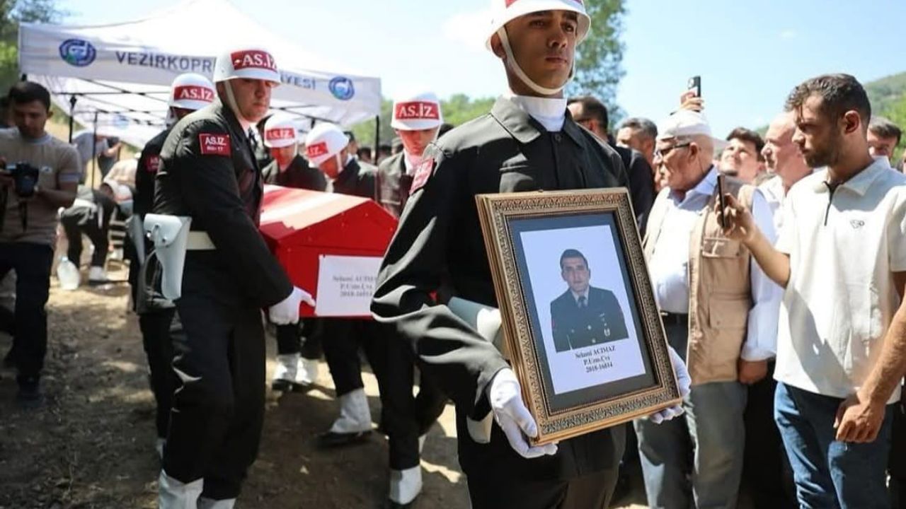 Uzman Çavuş, trafik kazasında hayatını kaybetti ve memleketinde defnedildi.