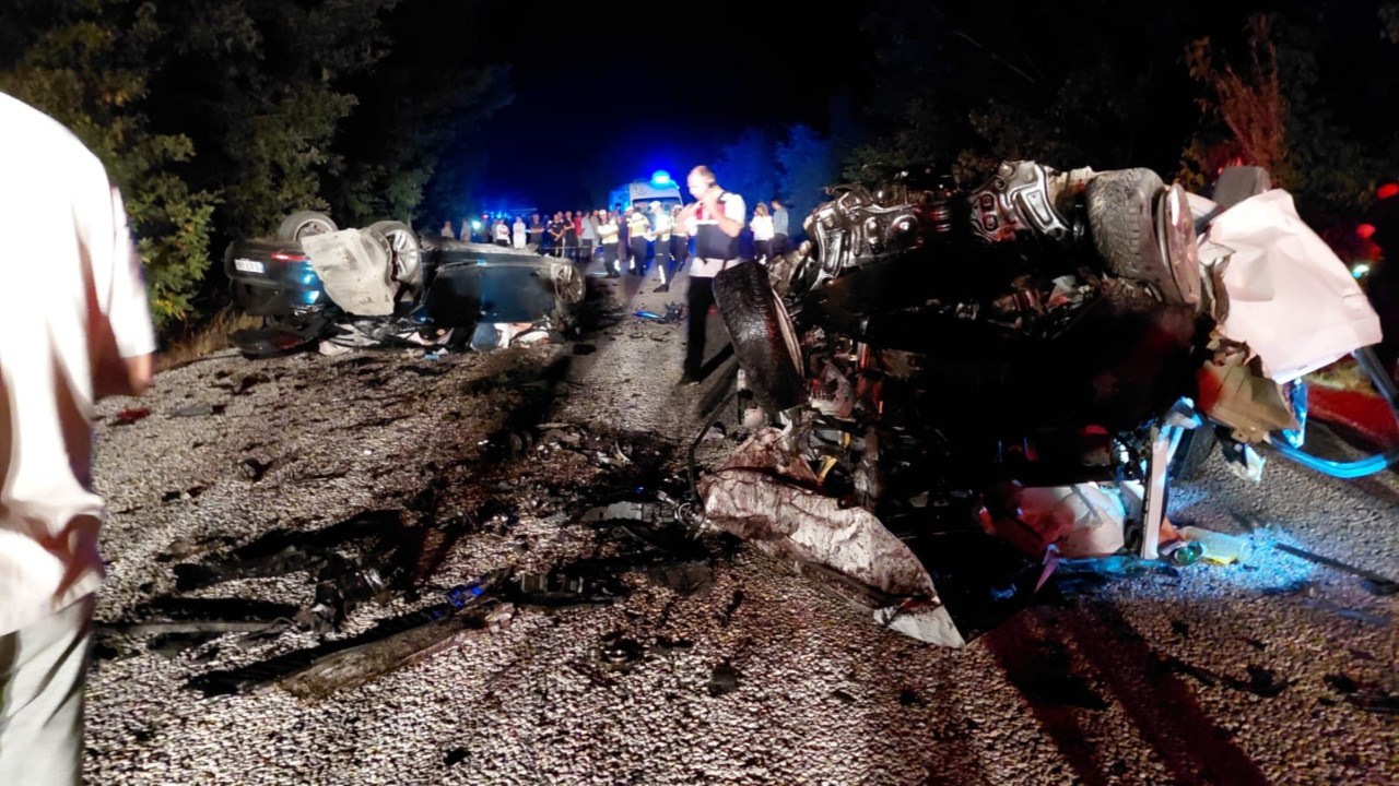 Çanakkale'de korkunç kaza: Altı kişi hayatını kaybetti.