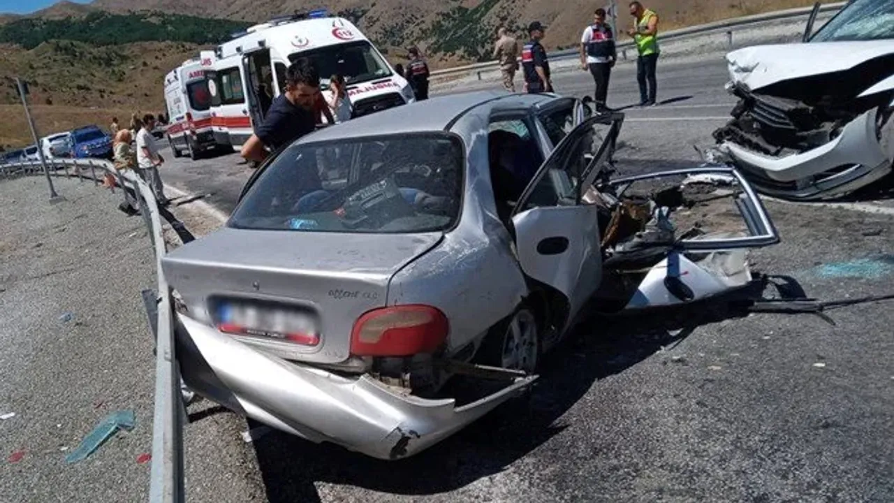 Erzincan'da kaza: 3 ölü, 6 yaralı.