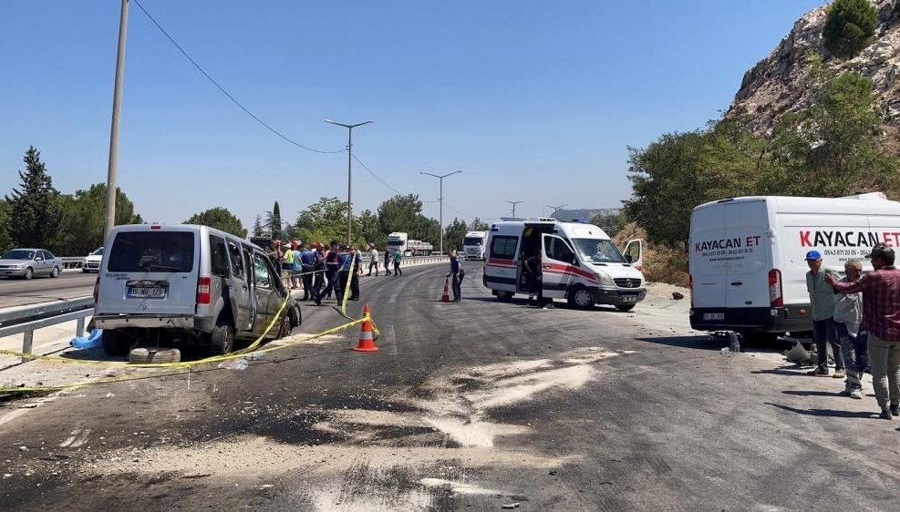 Faci kaza: Tek şeritte ölü ve yaralılar bulunuyor