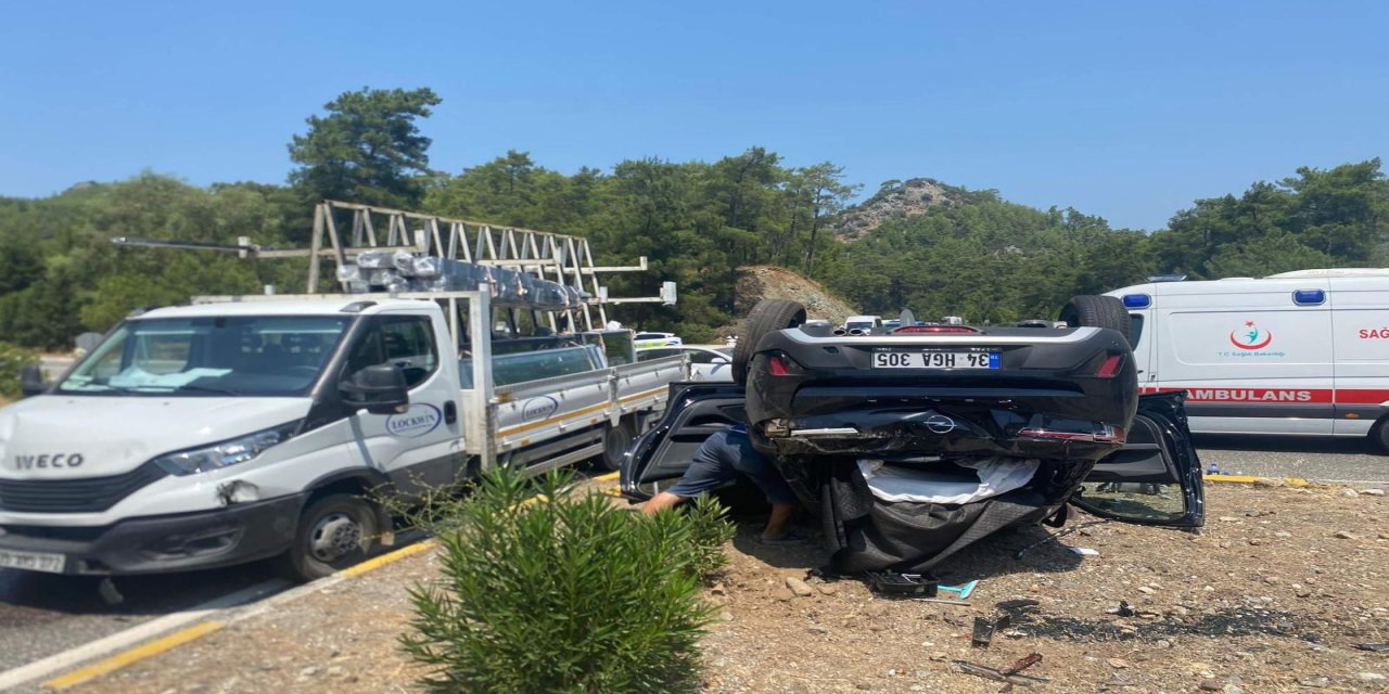 Marmaris'te Okluk kavşağında meydana gelen trafik kazasında 4 kişi yaralandı.