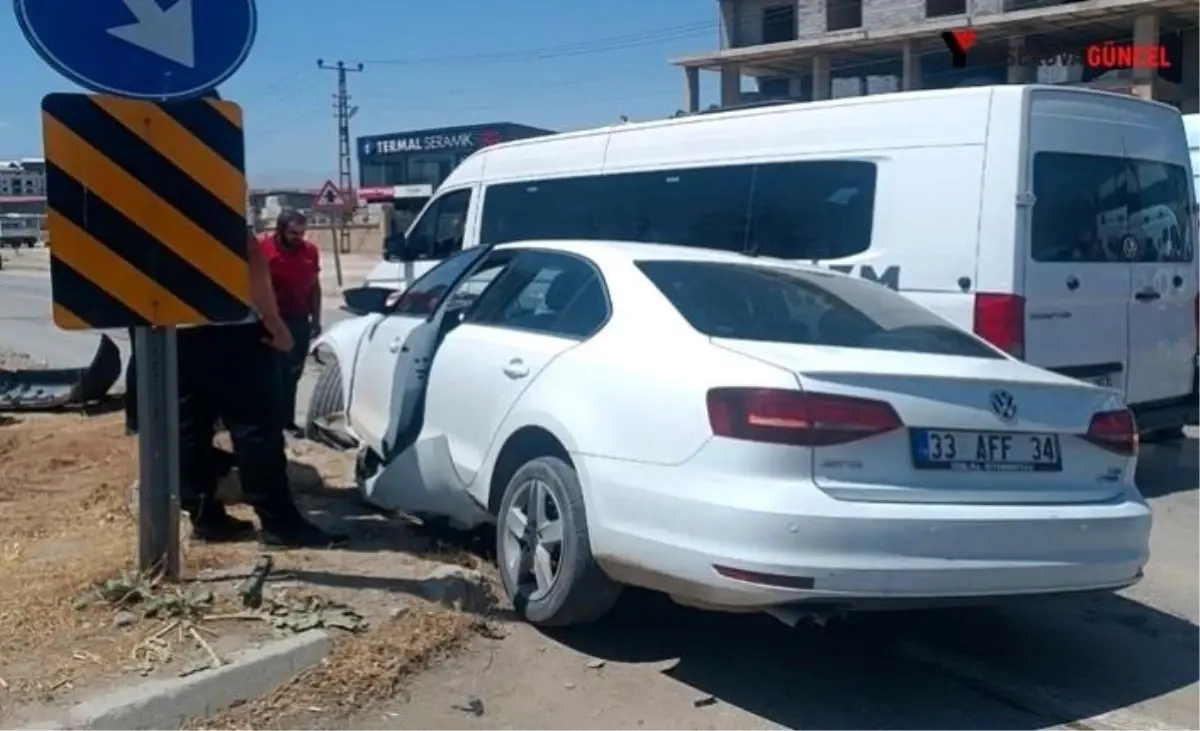 Yüksekova'da Kaza Sonucu 2 Kişi Yaralandı