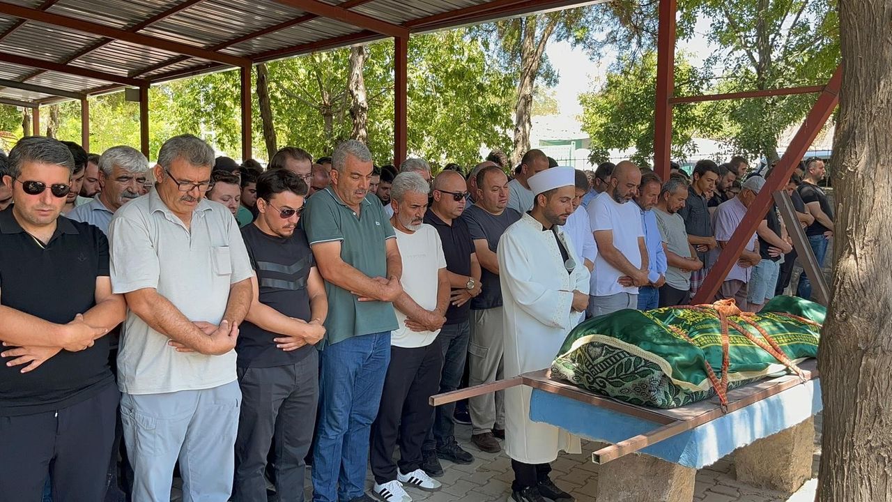 Halk Bankası Müdürü Muhsin Doğrucan’ın 19 yaşındaki oğlu Mustafa Doğrucan Trafik Kazasında Hayatını Kaybetti.