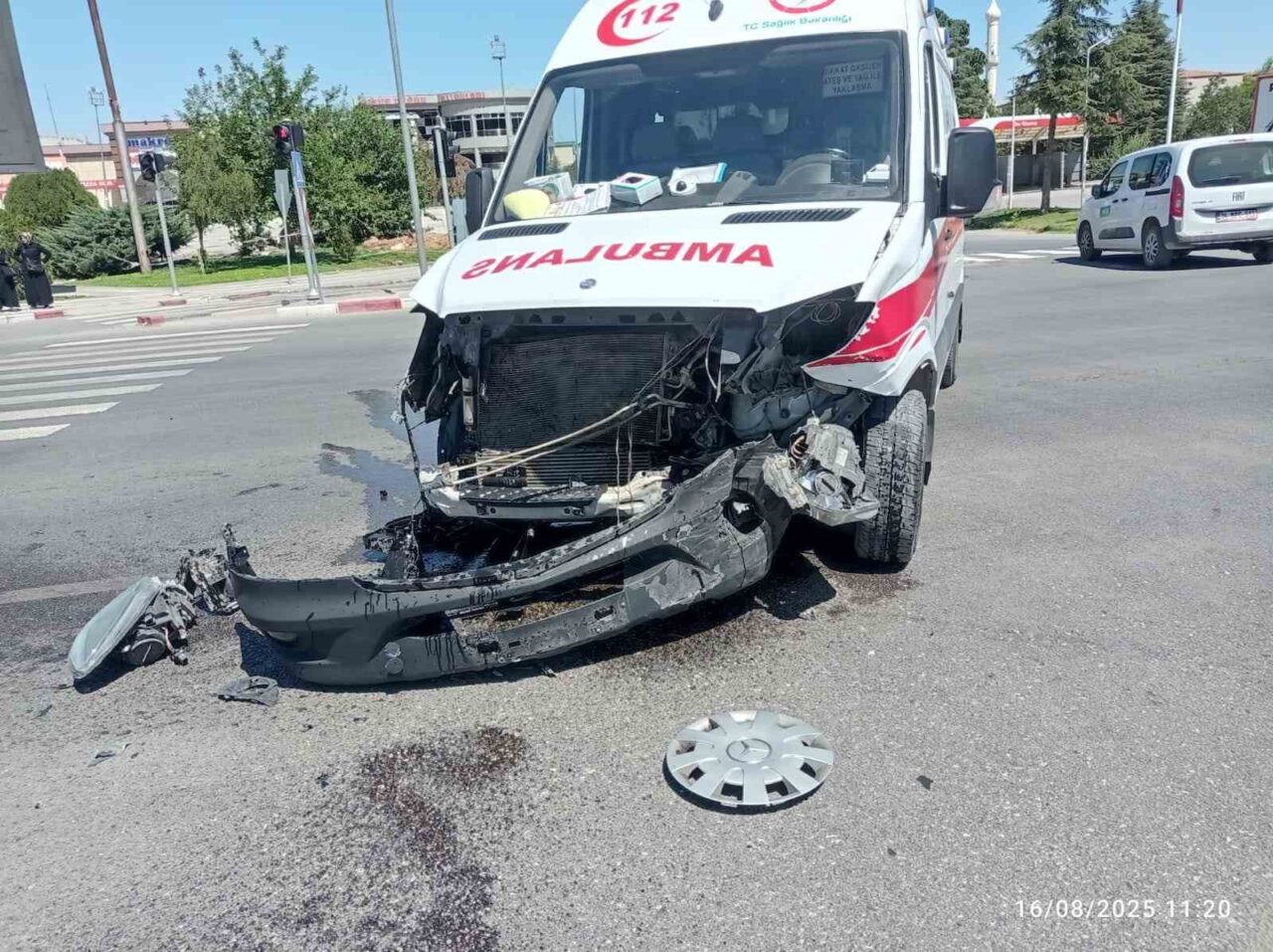 Malatya'da kaza bildirimi alan ambulans kaza yaptı.