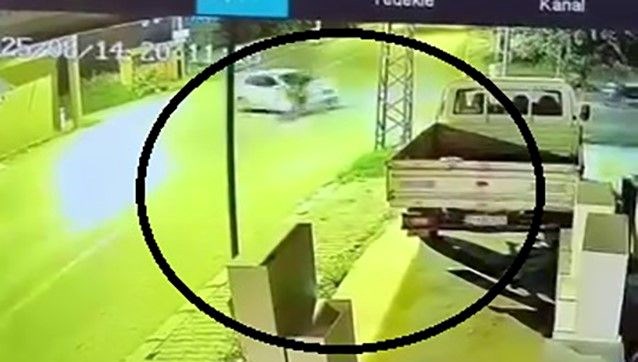 Motosiklet, otomobile tıpkı ok gibi çarptı.