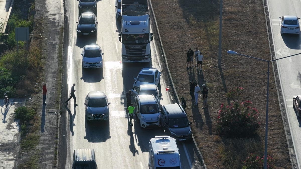 Terme ilçesinde zincirleme trafik kazası meydana geldi.