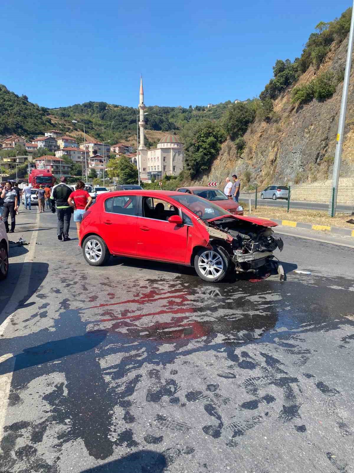 Zonguldak'ta beş aracın karıştığı zincirleme trafik kazası oldu.