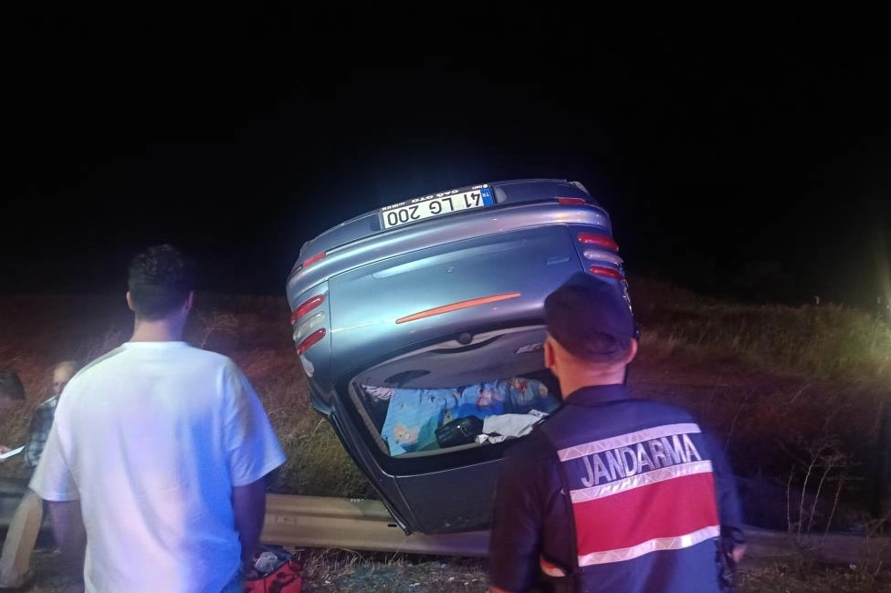 Balıkesir Bursa arasında meydana gelen trafik kazasında 2 kişi yaralandı.