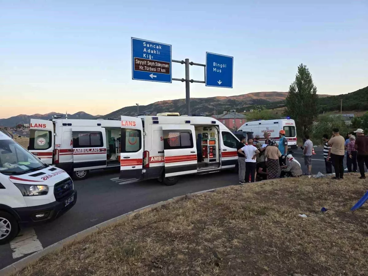 Bingöl'de Kaza: 11 Yaralı