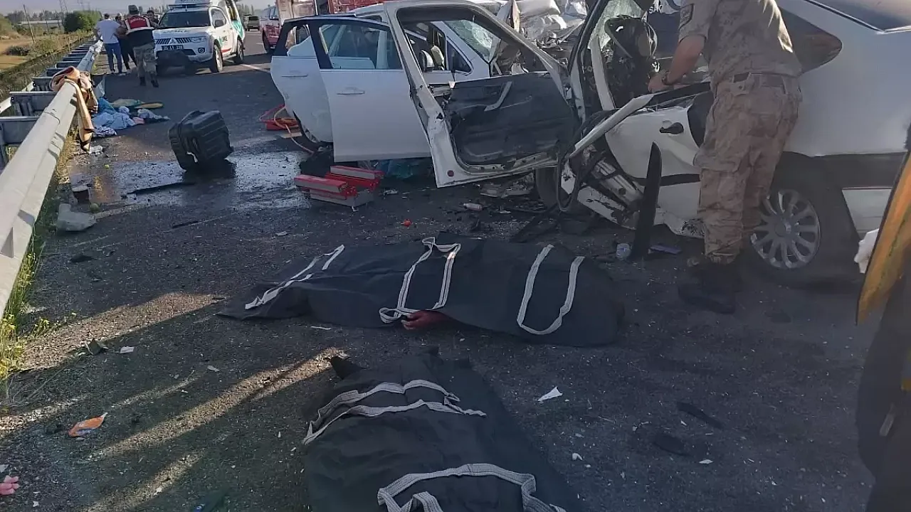 Erzurum'da Tortum Yolu Kaza: Şerit İhlali Dört Kişinin Hayatını Aldı