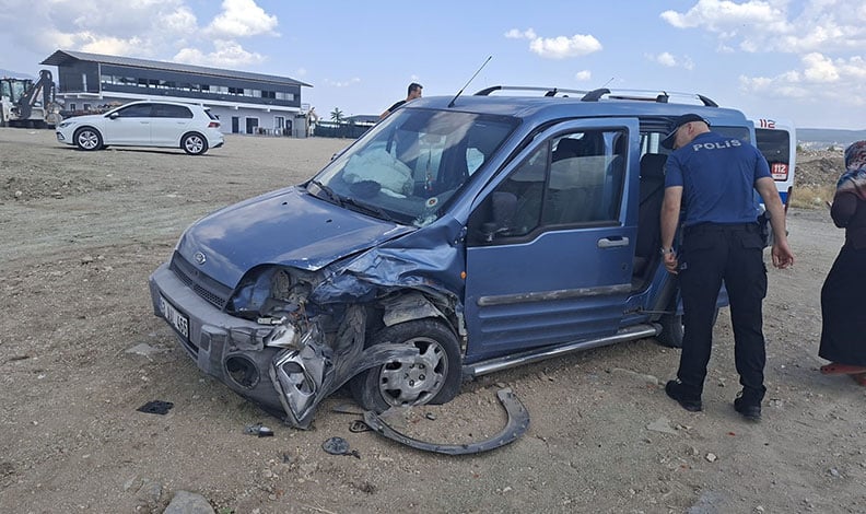 Hisarcık Kütahya'da araç kazası: 2 kişi yaralandı.