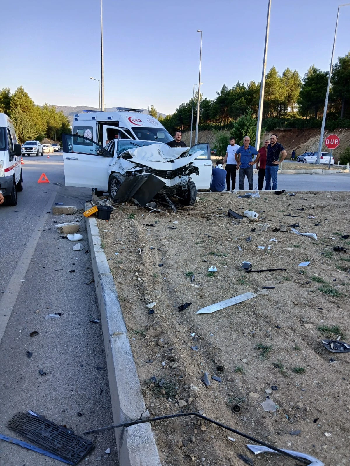 Bucak Kent Ormanı Kavşağında Trafik Kazası Sonucu 2 Kişi Yaralandı.