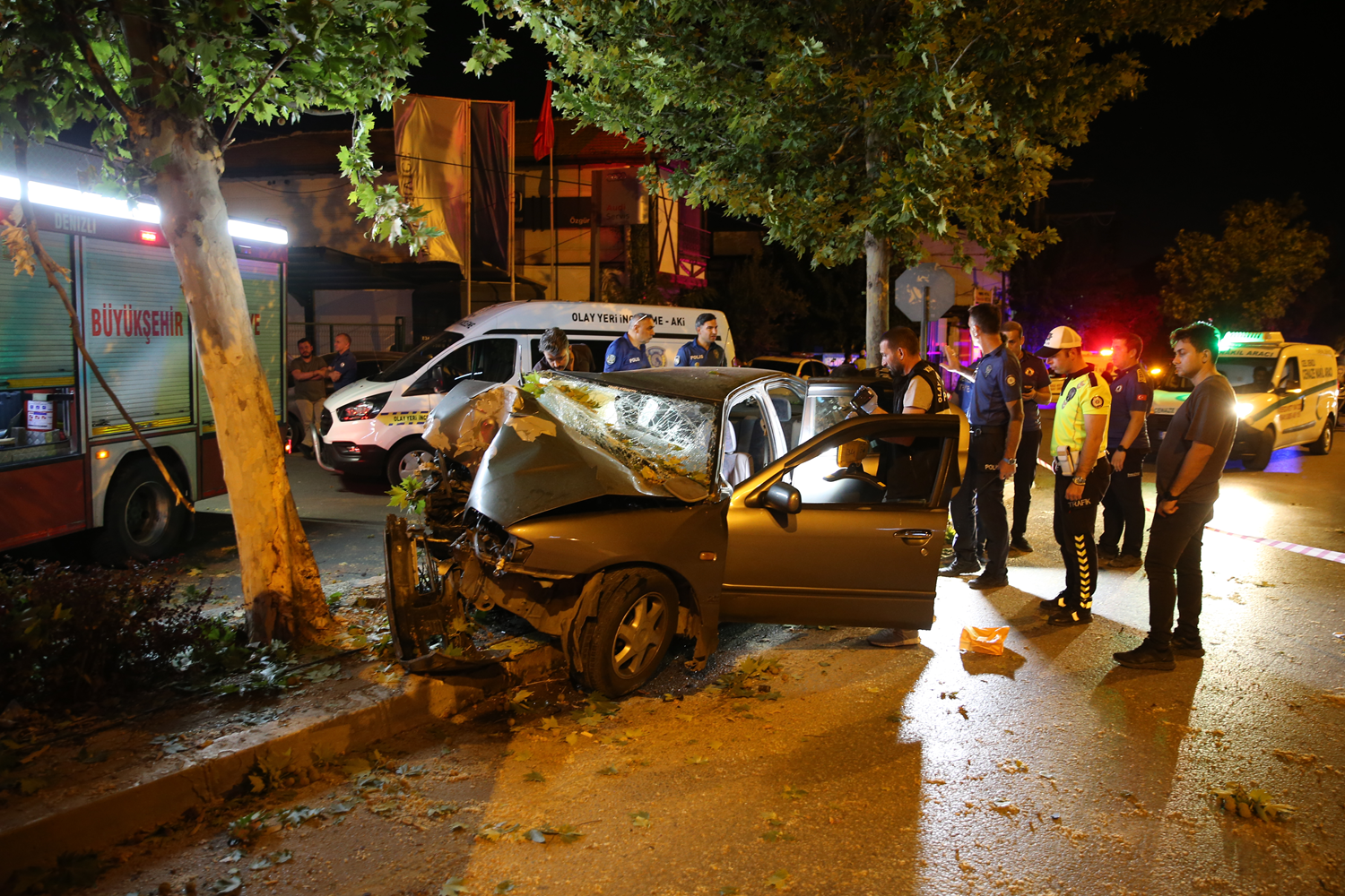 Denizli Merkezefendi'de kaza sonucu 2 kişi hayatını kaybetti.