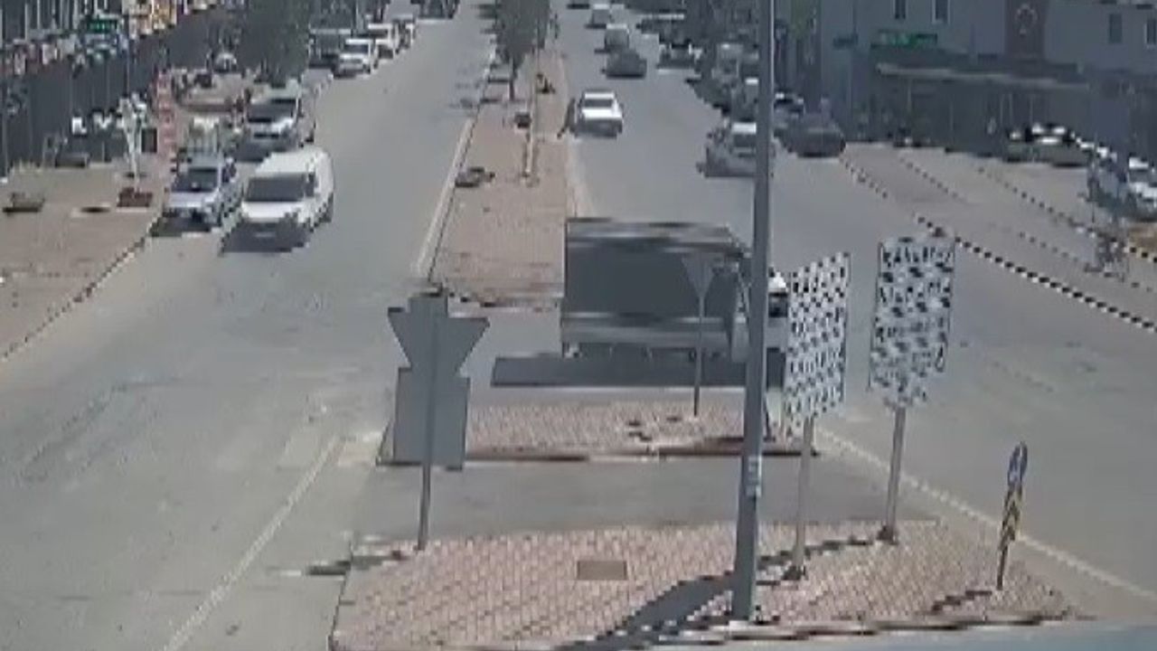 Kamera kaydına yansıyan kaza anı 
