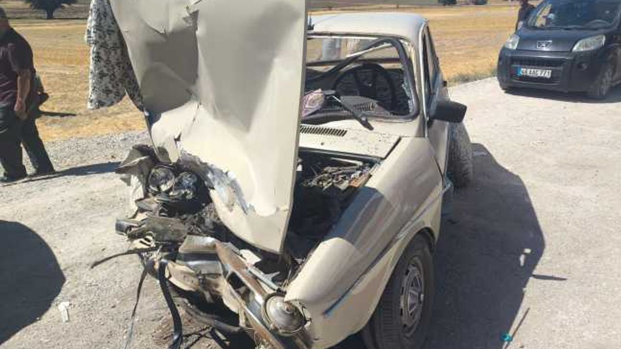 Afşin'de trafik kazası: 2 kişi yaralandı.