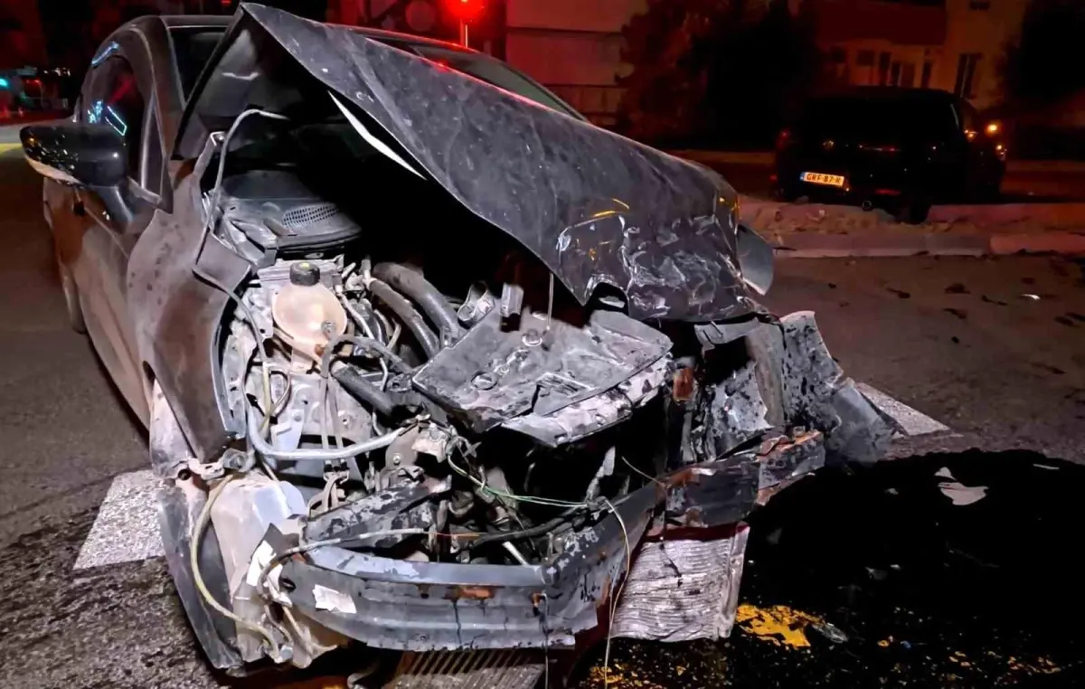 Aksaray'da trafik kazası sonucu şans eseri yaralanan olmadı.