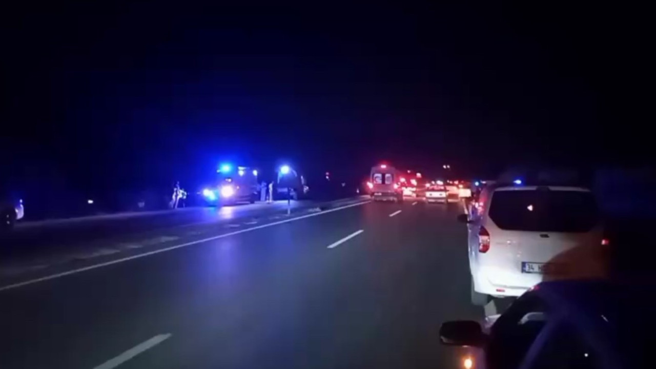 Bandırma’da korkunç kaza! Araç kamyona çarptı: 1 ölü, 4 yaralı