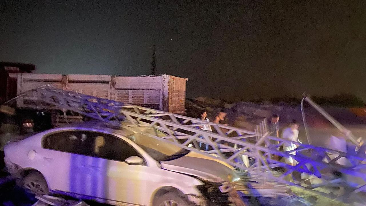 Düziçi'nde Kaza: Araç Direğe Vurdu