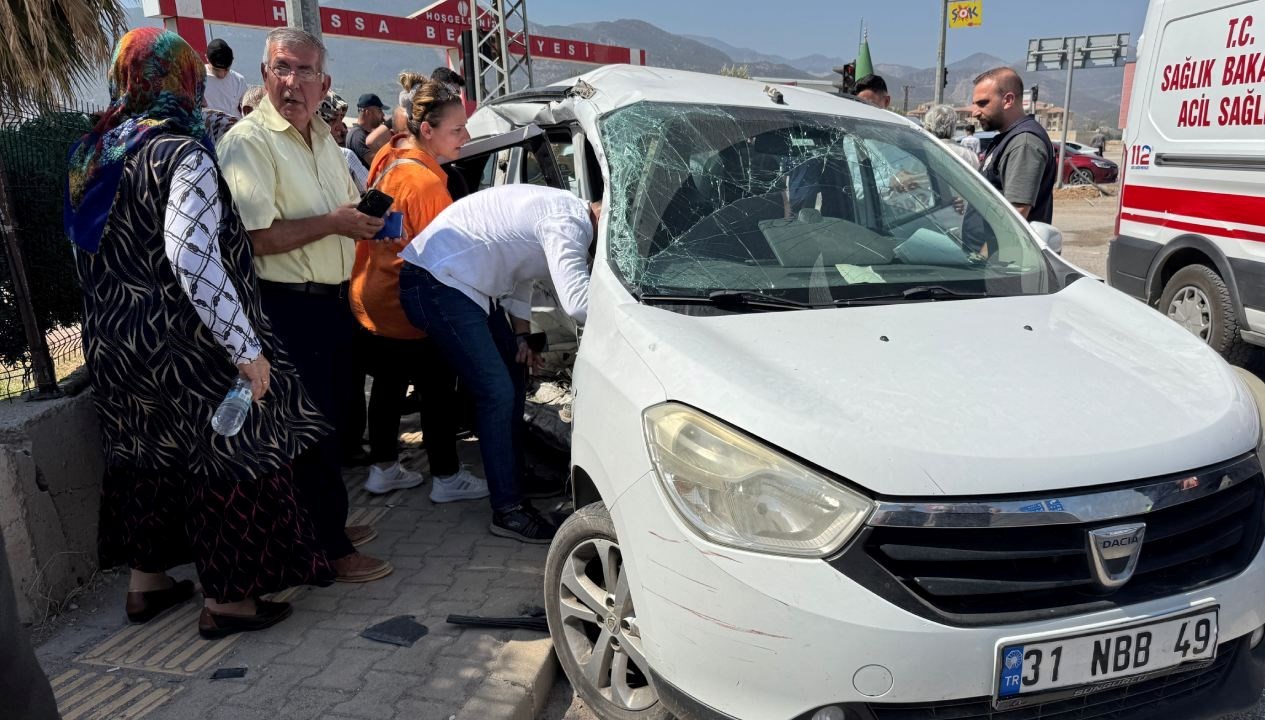 Düğün konvoyu ve çekici arasında kaza: 3 ölü, 2 yaralı