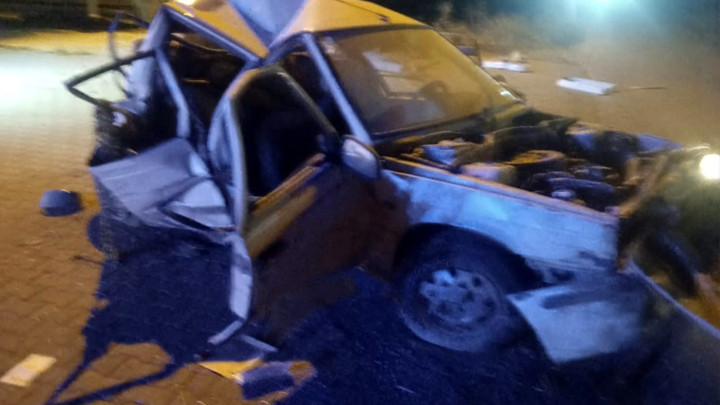 Afyonkarahisar'da trajik kaza: TIR ile çarpışan araçtaki ebeveynler öldü, kızları ağır şekilde yaralandı.