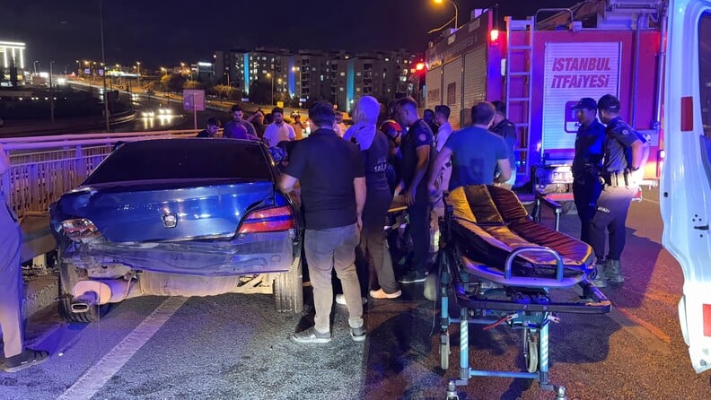 Arnavutköy'de ciddi kaza: 3 kişi yaralandı.