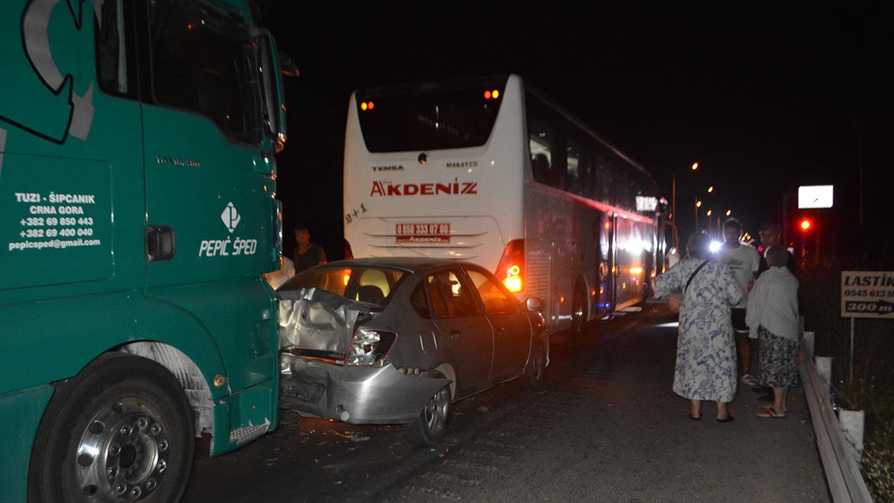 Balıkesir'de ardışık trafik kazası meydana geldi.