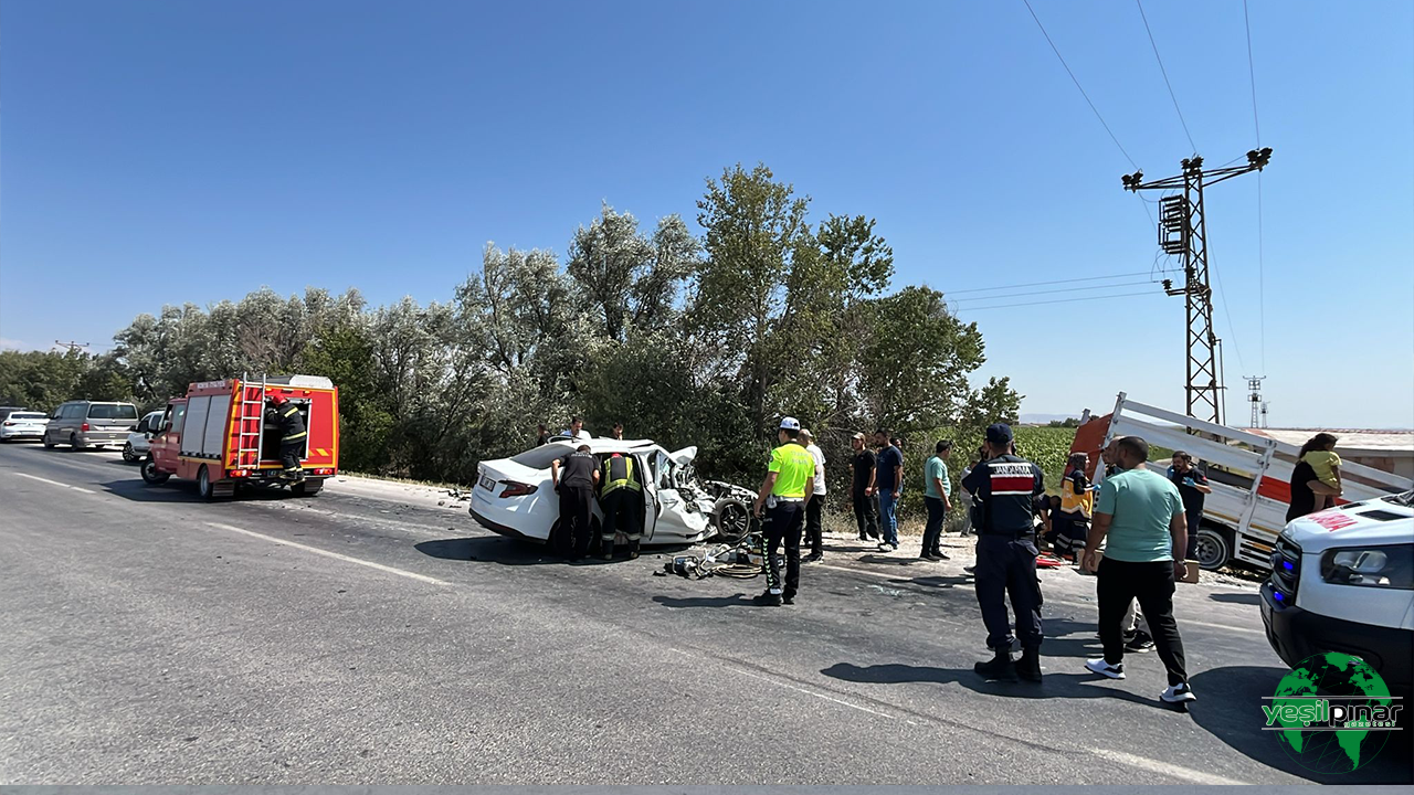 Karapınar'da trafik kazasında 1 ölü, 7 yaralı var - 4 kişi Konya'ya nakledildi.
