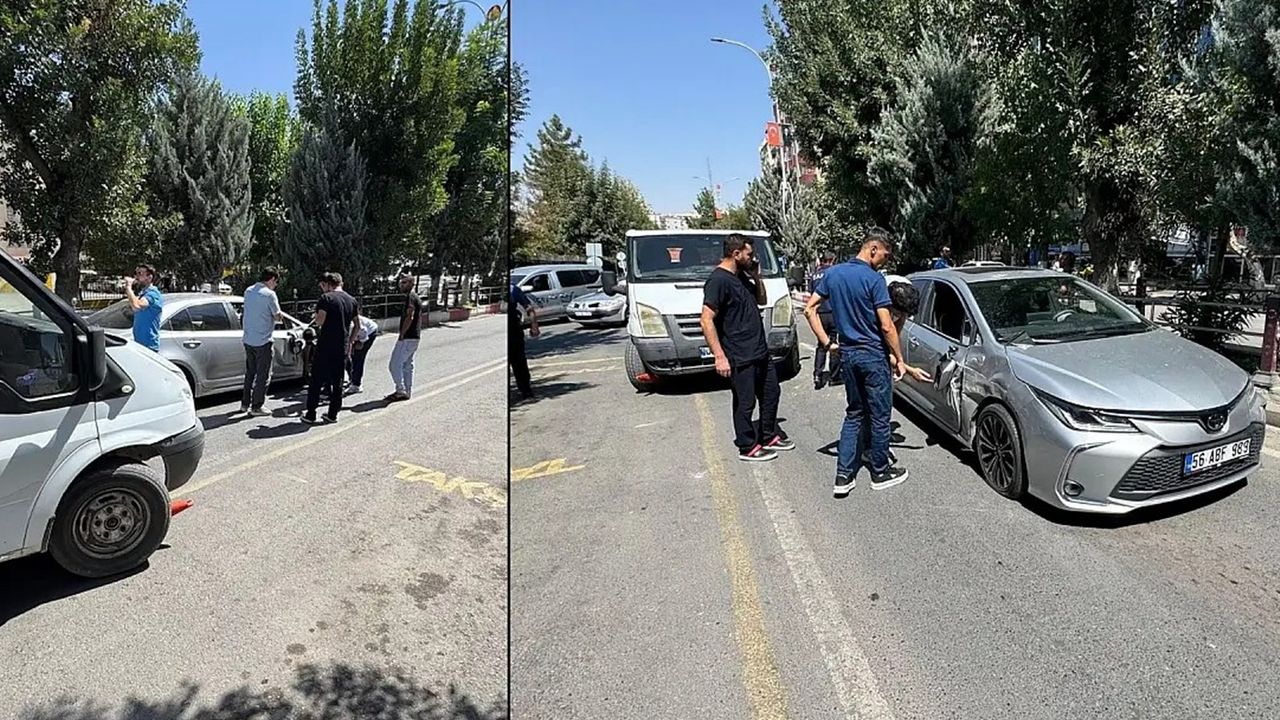Siirt'te Hükümet Bulvarı'nda meydana gelen kazanın ardından trafik akışı durdu.