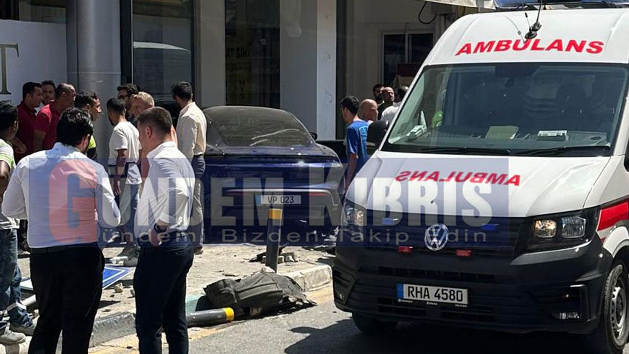 Girne'de ciddi bir trafik kazası: Yaralılar hastaneye sevk edildi.