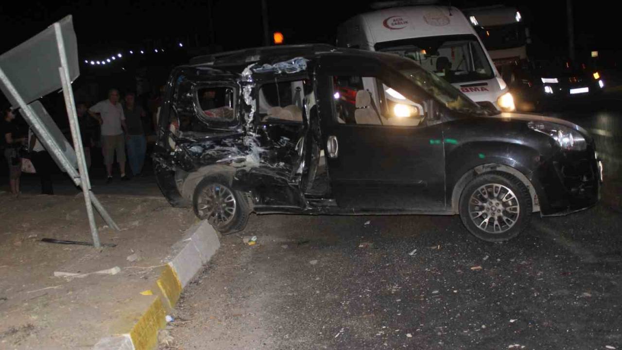 Manisa'da kaza: 1 kişi öldü, 2'si ağır 8 kişi yaralandı.