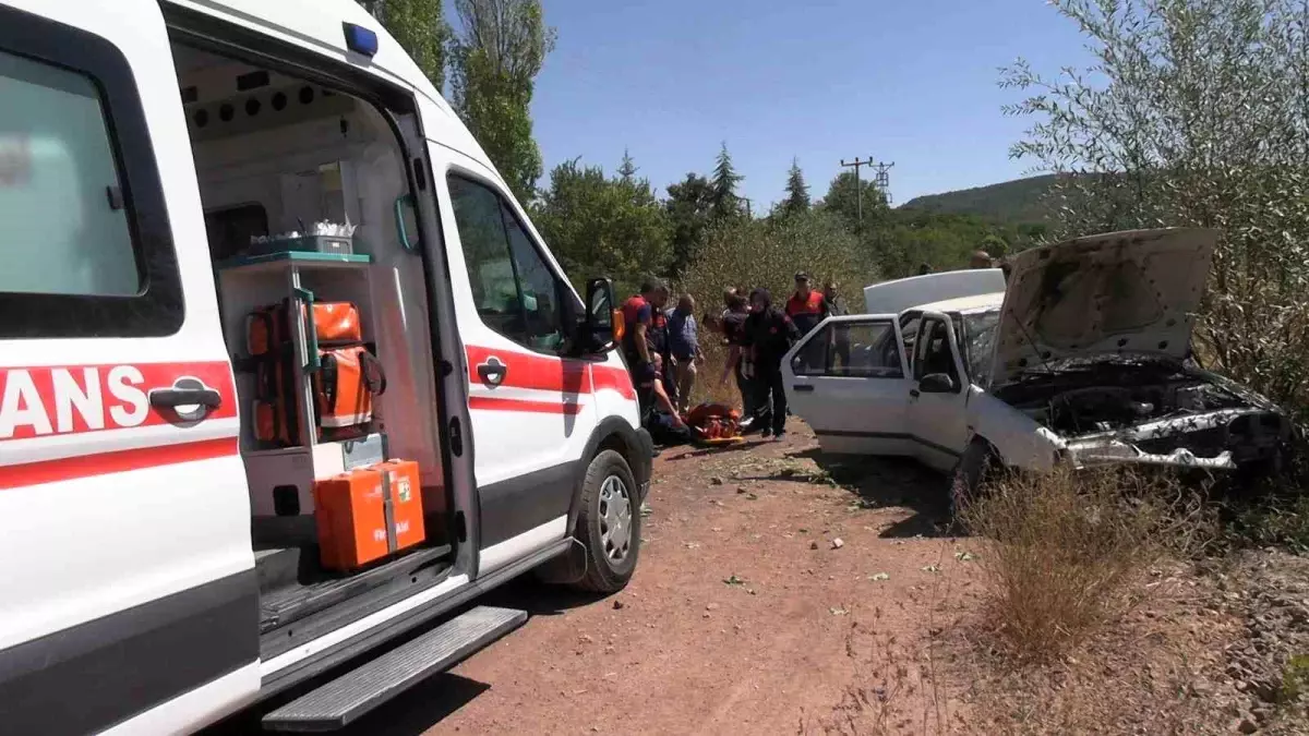 Tavşanlı'da trafik kazasında 3 kişi yaralandı.