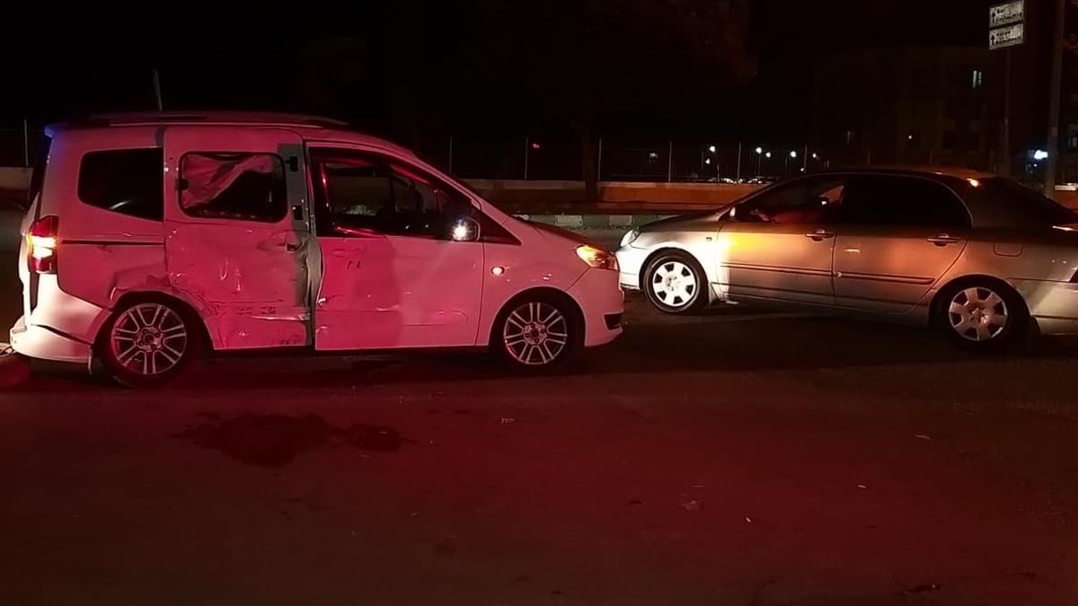 Adana Ceyhan'da kaza: 2 kişi yaralanarak hastaneye kaldırıldı.