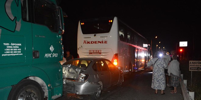 Balıkesir'de ardışık trafik kazası oldu.
