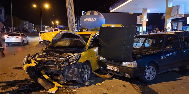 Samsun'da meydana gelen zincirleme trafik kazasında 3 kişi yaralandı.