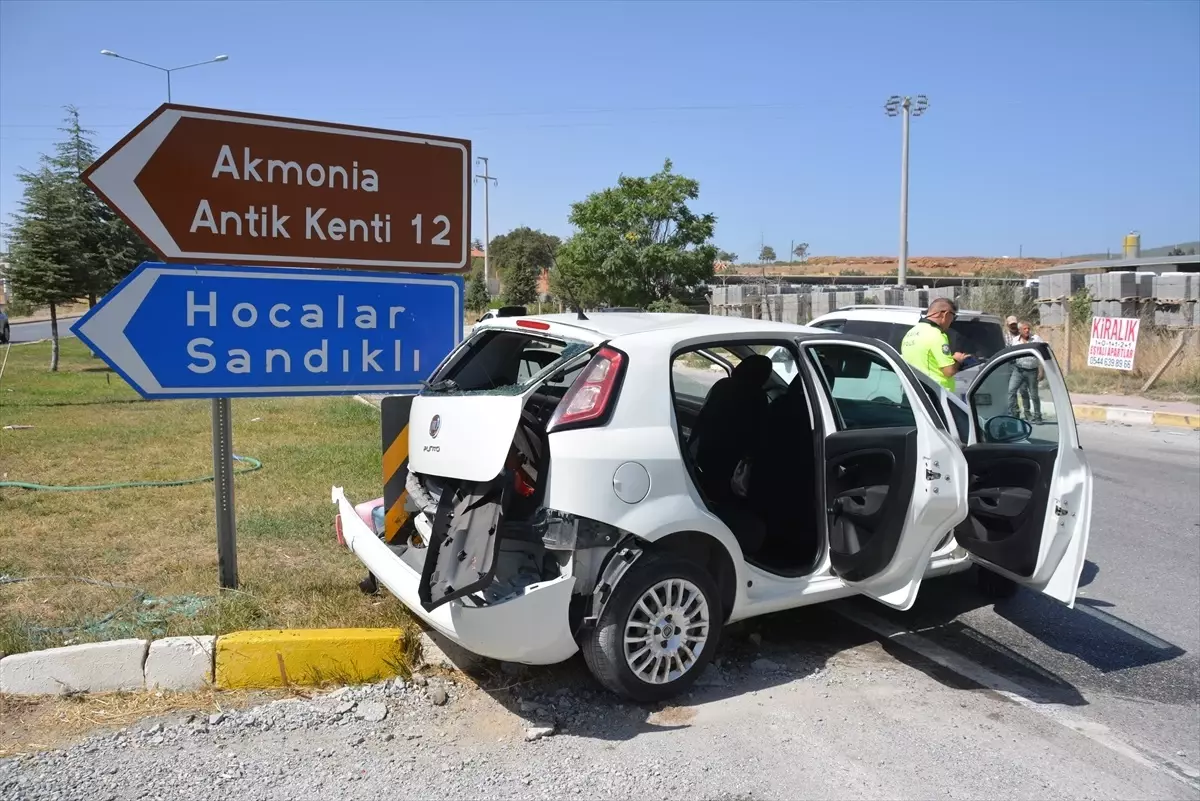 Banaz'da Kaza: 2 Kişi Yaralandı