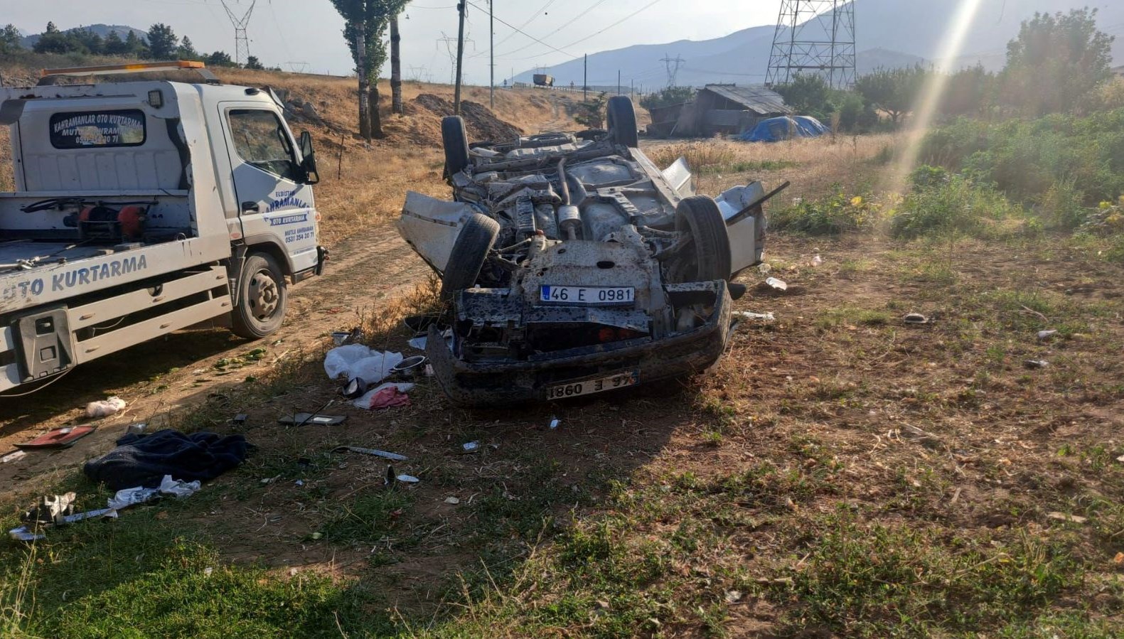 Kahramanmaraş'ta trafik kazasında şoför hayatını kaybetti, eşi ağır yaralı.