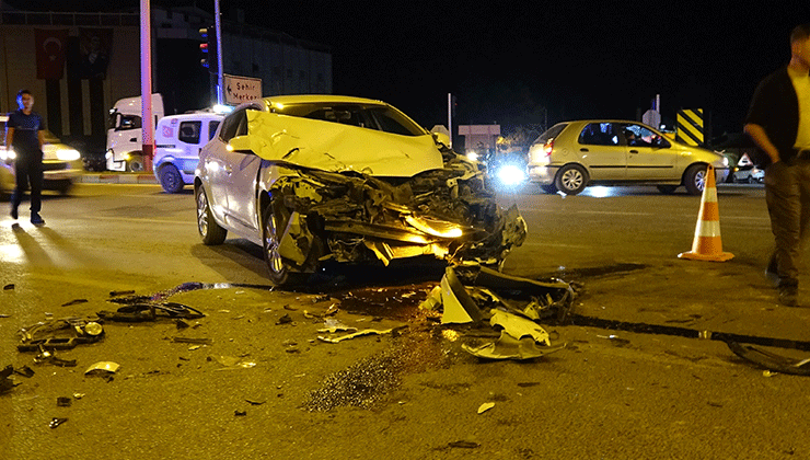 Tavşanlı'da meydana gelen trafik kazasında 3 kişi yaralandı.